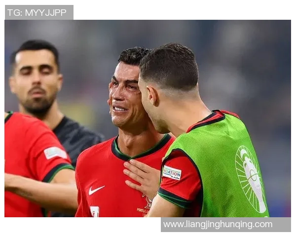 足球巨星所属球队全解析：从梅西到C罗，盘点他们的俱乐部与精彩历程