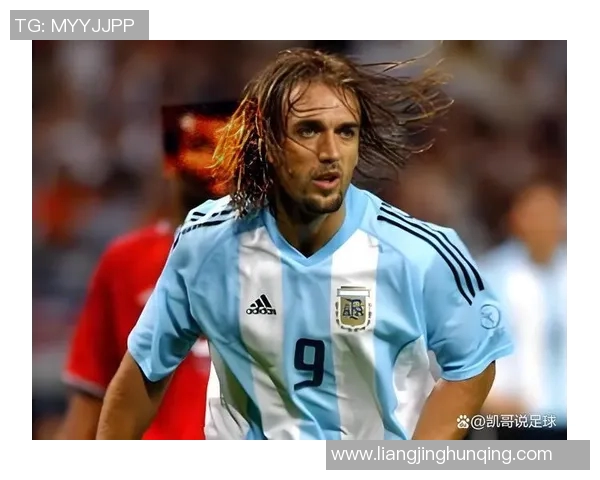 古老足球传奇人物头像再现昔日风采展现经典瞬间与永恒记忆