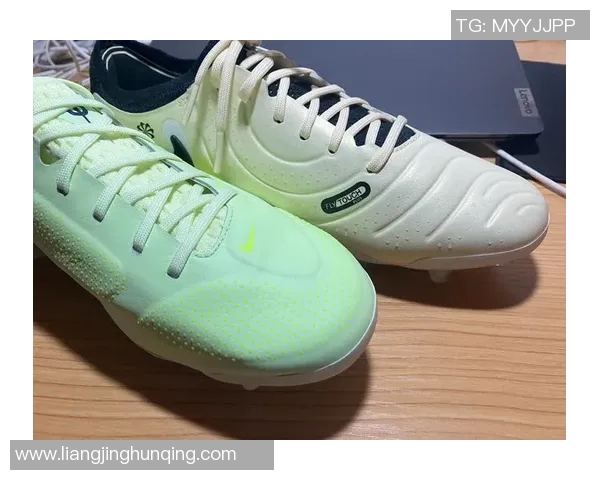 荧光绿足球鞋的球星穿搭解析与赛场表现细节